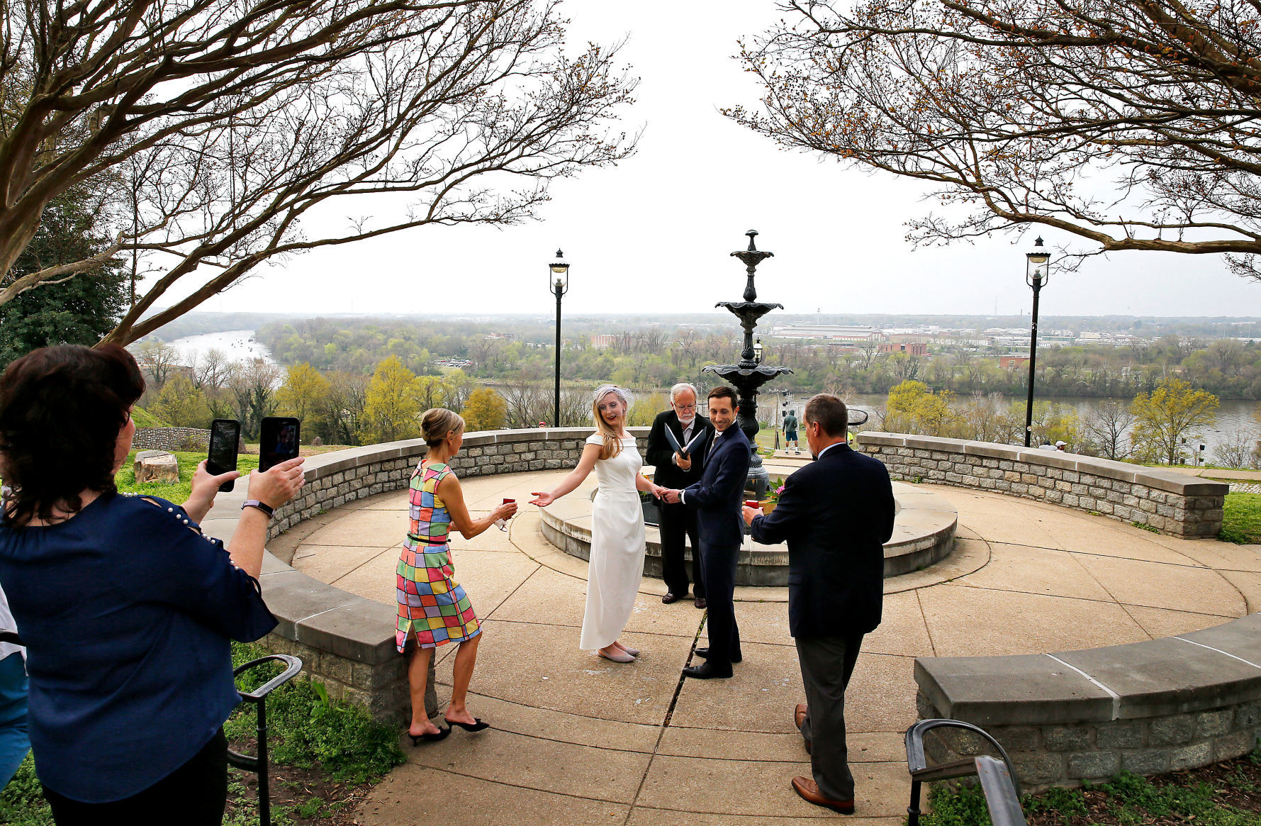 20200330_MET_COV_WEDDING_01